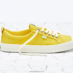 Heren Cariuma geel canvas 6F0Z2421
